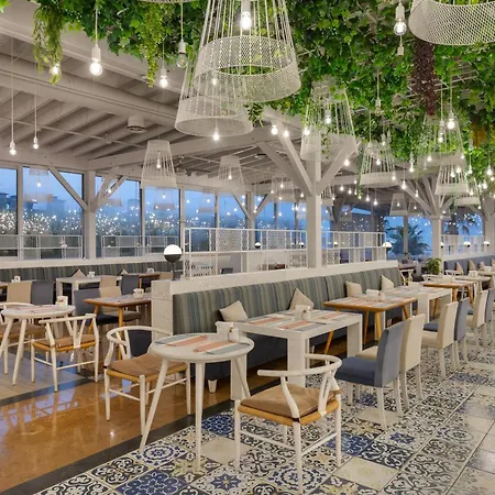 Hotel Ramada Plaza 5*