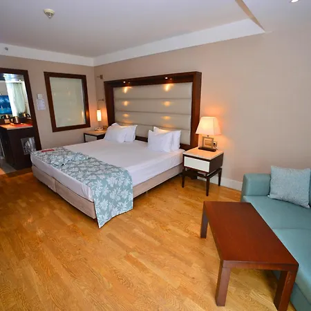 فندق رمادا بلازا انطاليا 5*
