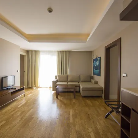 Hotel Ramada Plaza 5*