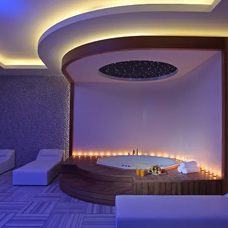 Ramada Plaza Hotel 5*