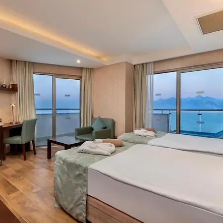 Ramada Plaza 5* אנטליה