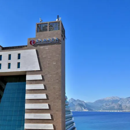 Ramada Plaza Szálloda 5*